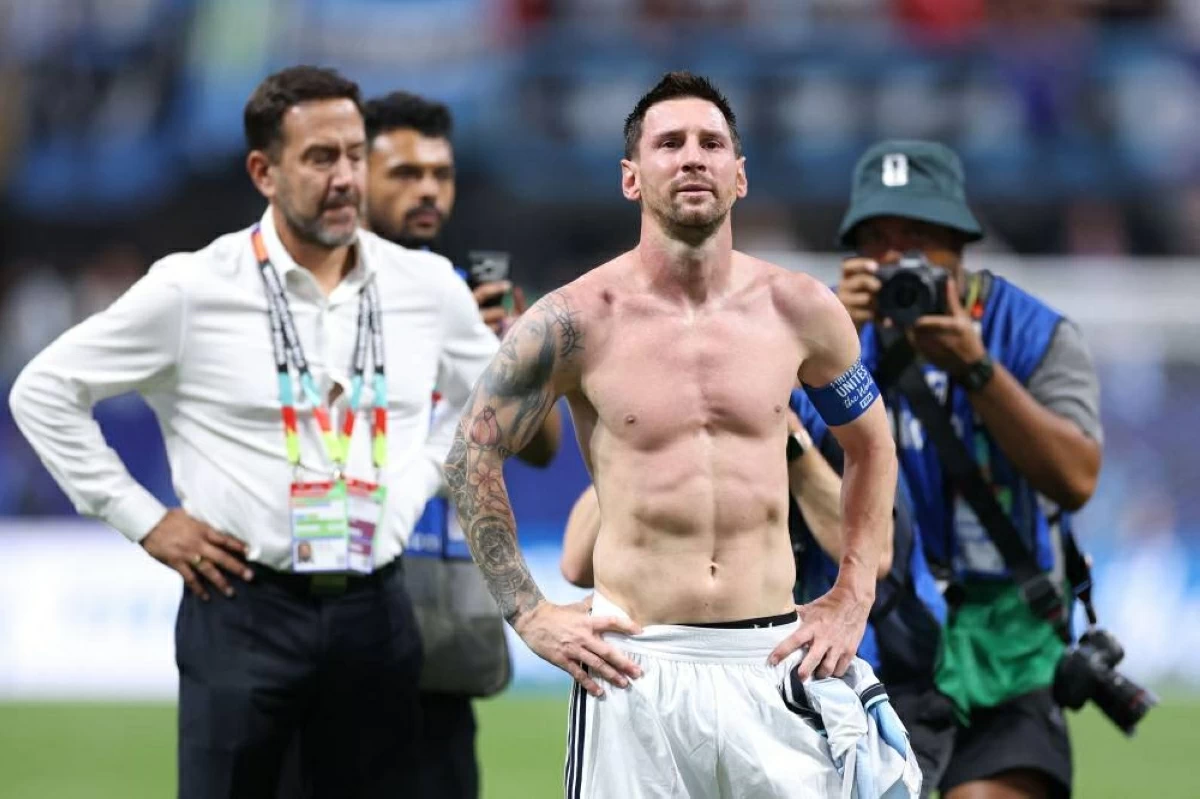 هل رفض لاعبو مصر تبادل القمصان مع ميسي؟ 