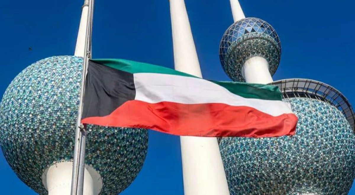 عاجل| الكويت: اعتراض 4 صواريخ و10 مسيرات معادية.. وإصابة شخص بشظايا #صحيفة_الخليج 