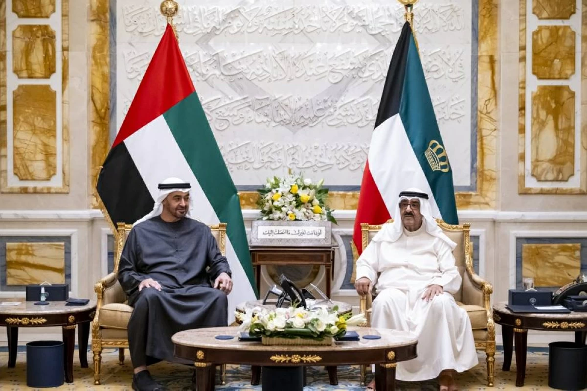 محمد بن زايد وأمير الكويت: ترسيخ السلام الدائم بالمنطقة