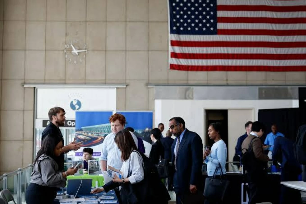 طلبات إعانة البطالة الأمريكية تستقر عند مستويات منخفضة