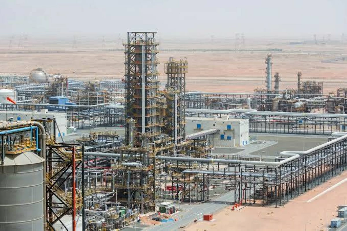 عاجل|الإمارات تسجل أعلى إنتاج نفطي في تاريخها بـ4.1 مليون برميل يومياً 