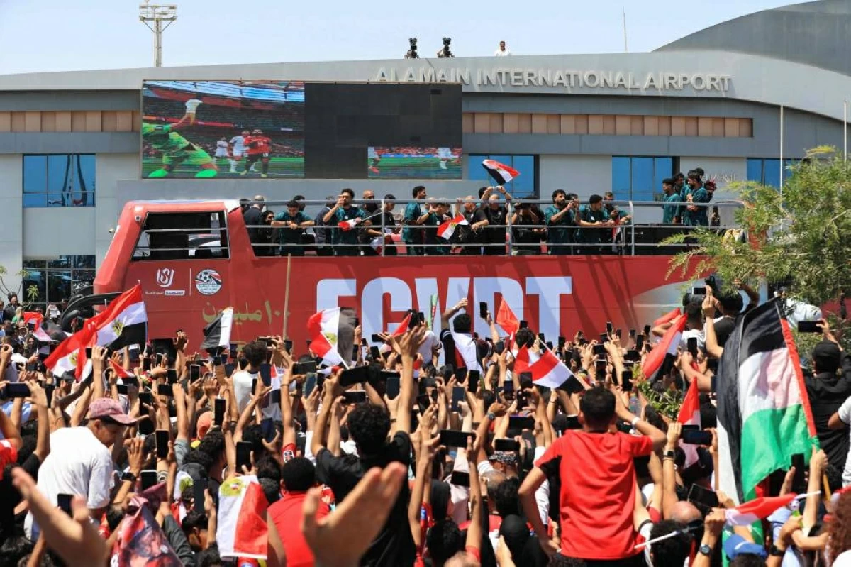 تحية من الجمهور لأبطال المنتخب