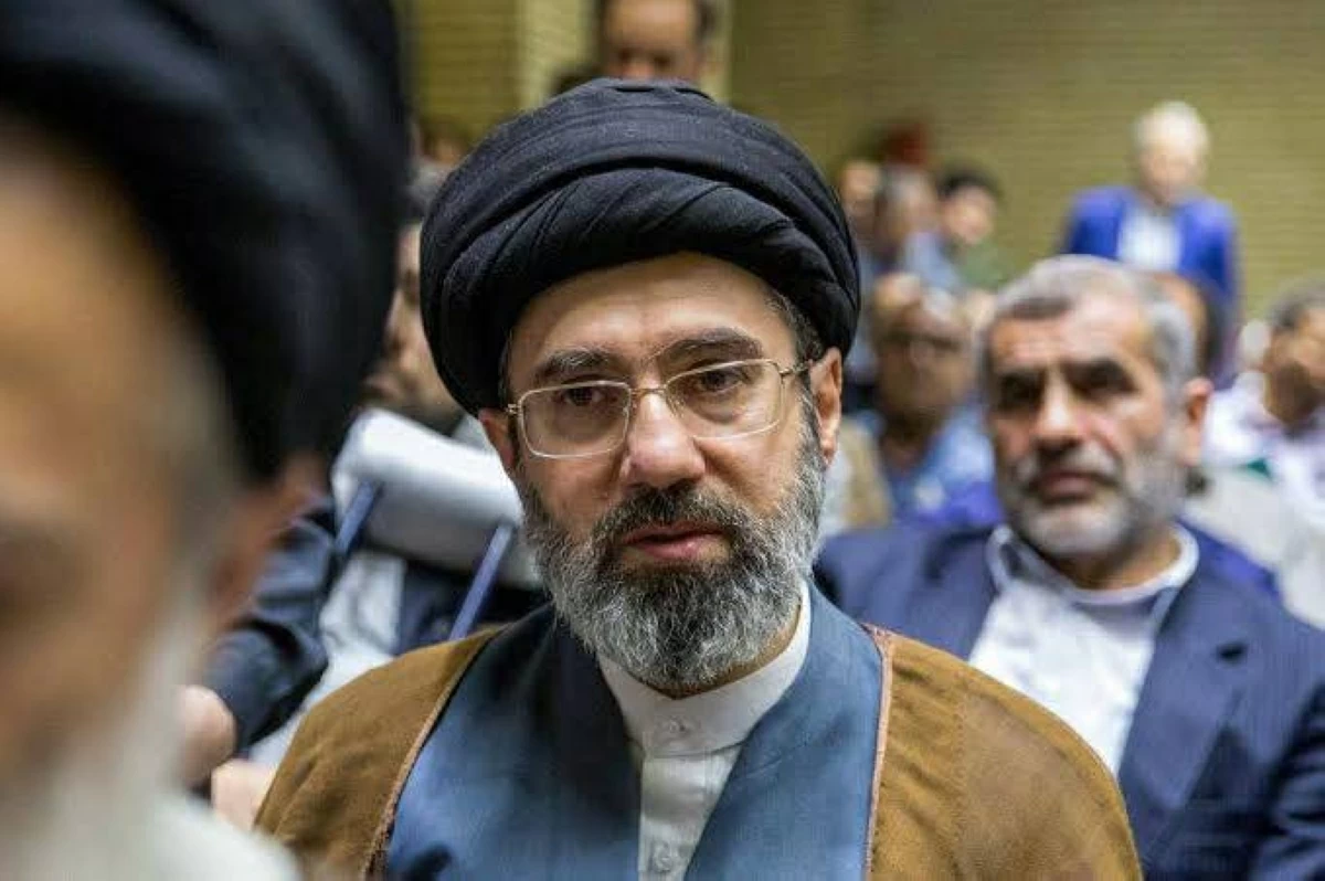 مجتبى خامنئي المتواري عن الأنظار يتعهد بـ«الثأر» لدماء والده