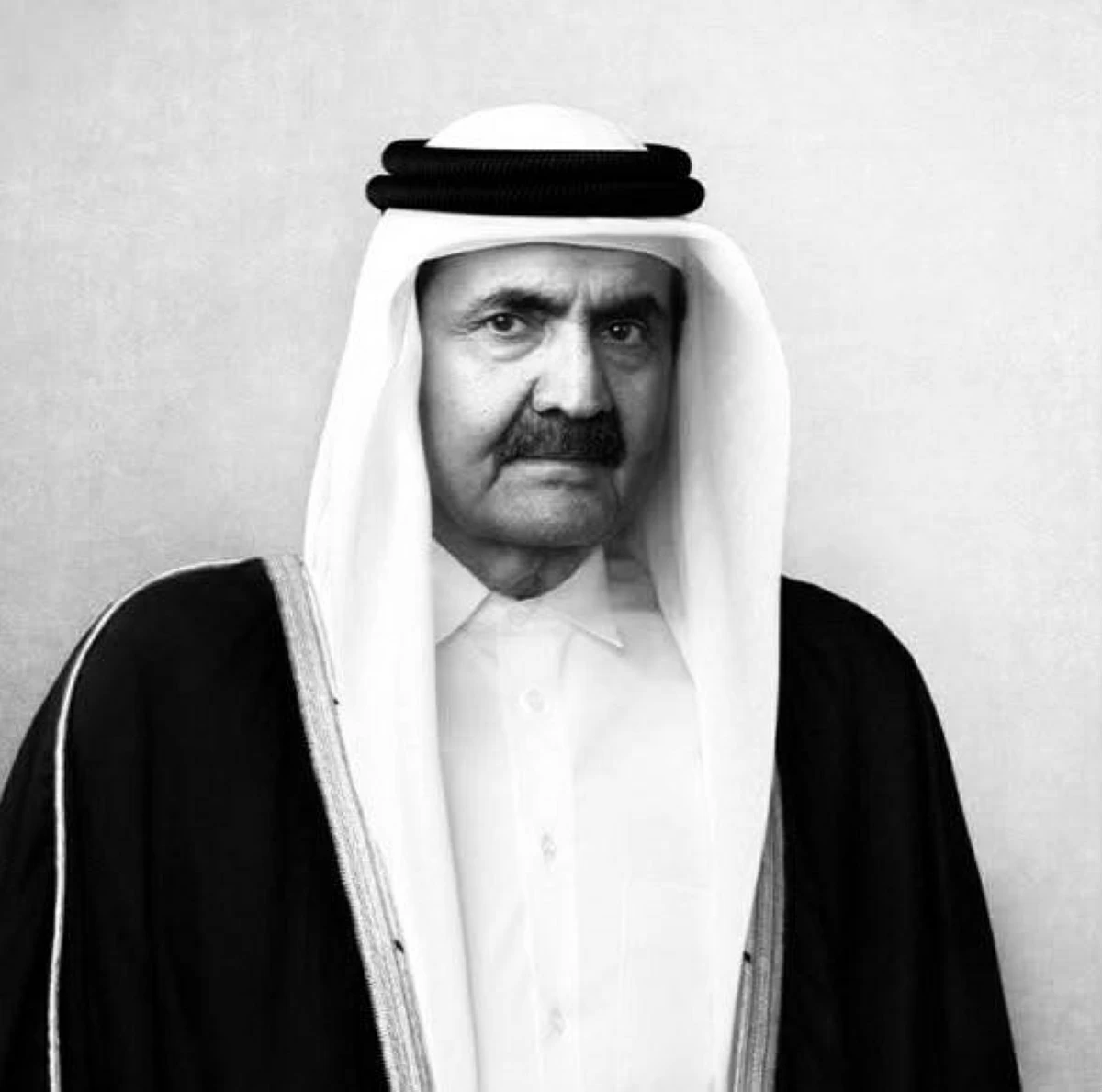 قرقاش: خالص التعازي إلى دولة قطر قيادةً وشعباً في وفاة حمد بن خليفة