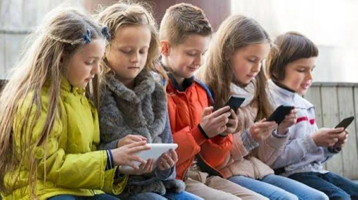 العالم يحاصر منصات التواصل لحماية الأطفال