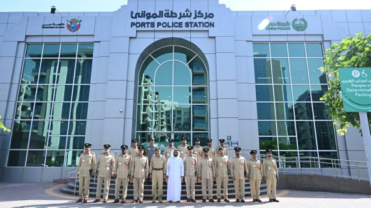 عبدالله المري يتفقد مركز شرطة الموانئ