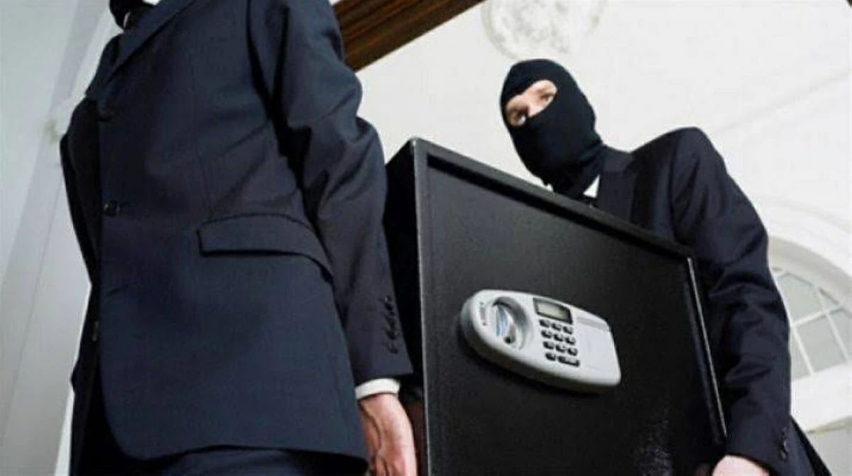 السجن لـ 6 مدانين بسرقة 3 ملايين دولار من «طلال أبو غزالة»
