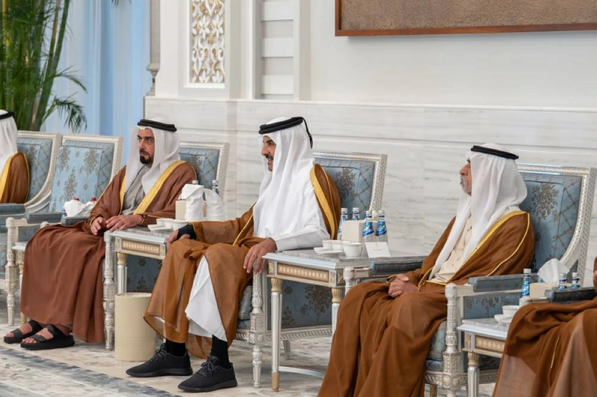 سيف بن زايد يعزي أمير قطر في وفاة حمد بن خليفة