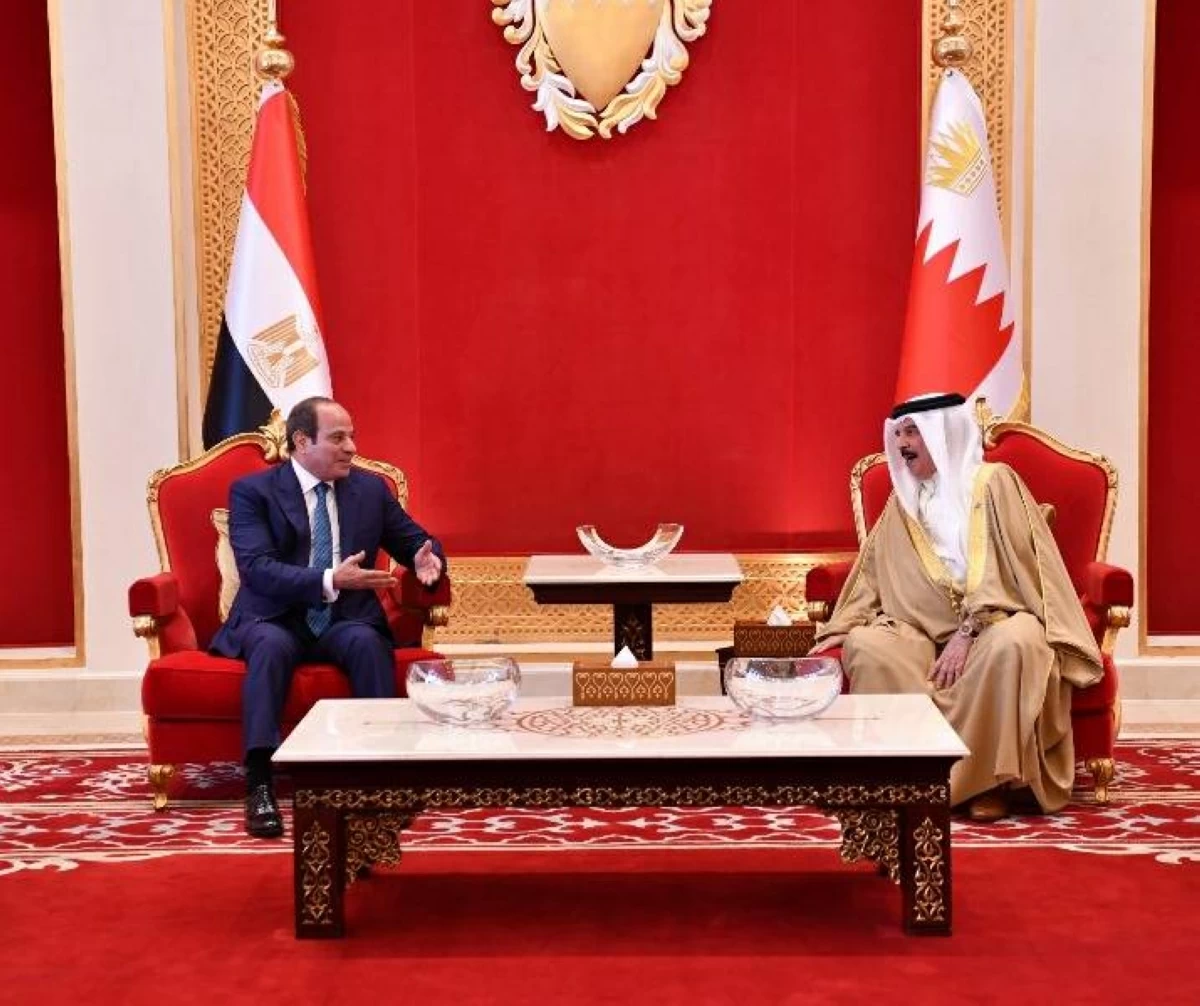 جانب من المباحثات بين العاهل البحريني والرئيس السيسي في المنامة
