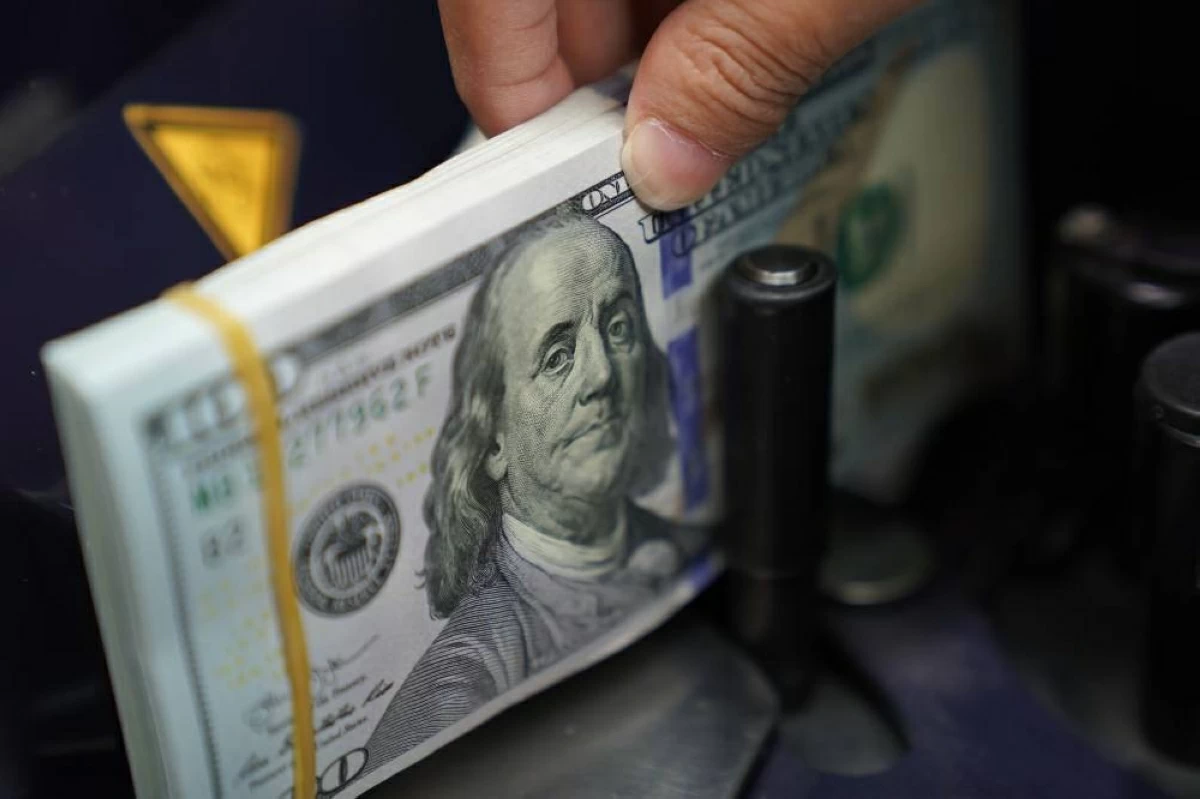 الدولار تحت ضغط الفائدة.. والبيتكوين فوق 64760 دولاراً