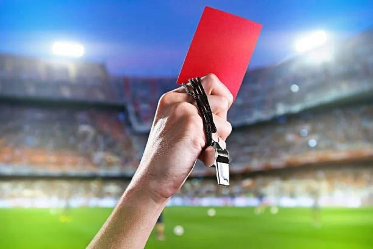 نصف نهائي مونديال 2026.. كيف تسببت الأرجنتين وإنجلترا في ظهور البطاقات الحمراء؟