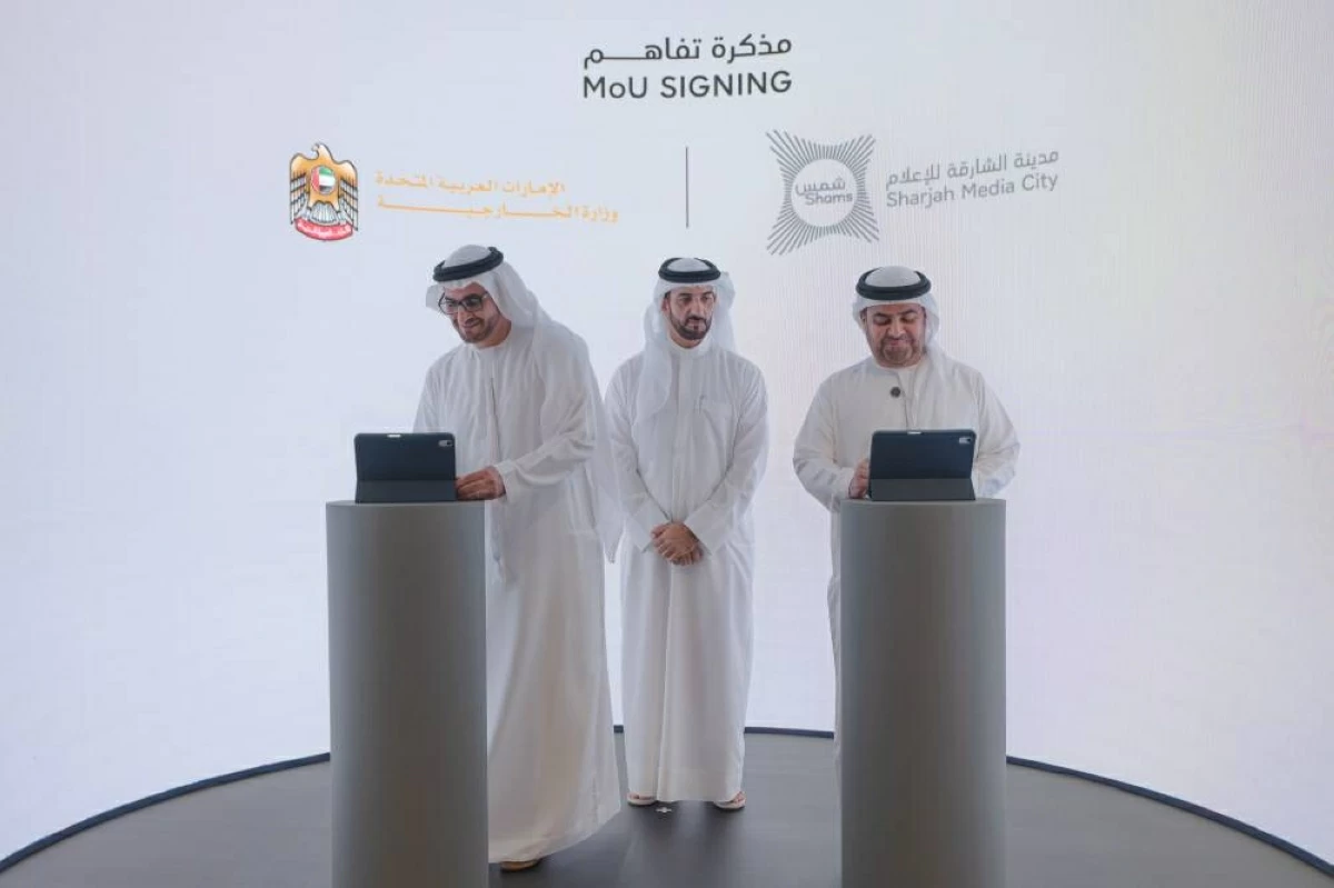 سلطان بن أحمد يشهد مذكرة تفاهم بين «الخارجية» و«شمس»
