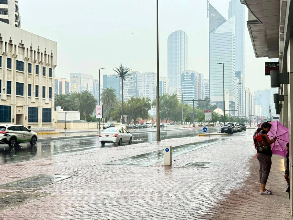 الإمارات.. طقس غائم غداً مع احتمال سقوط أمطار الإمارات.. طقس غائم غداً مع احتمال سقوط أمطار