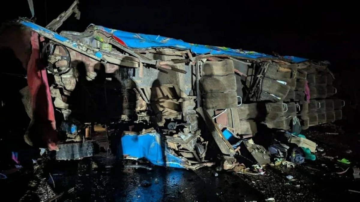 مقتل 20 تلميذاً في حادث حافلة مدرسية بأوغندا