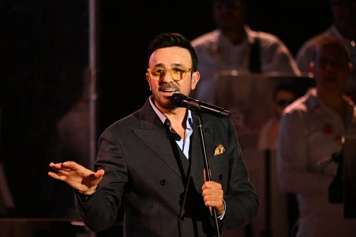 صابر الرباعي يغني خلال الحفل (أ.ف.ب)