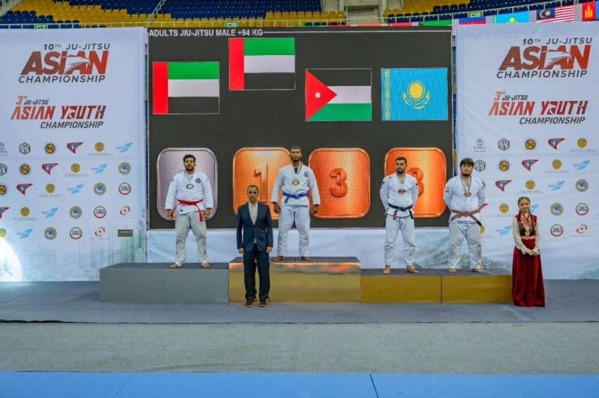 رفع علم الإمارات بالمركز الأول