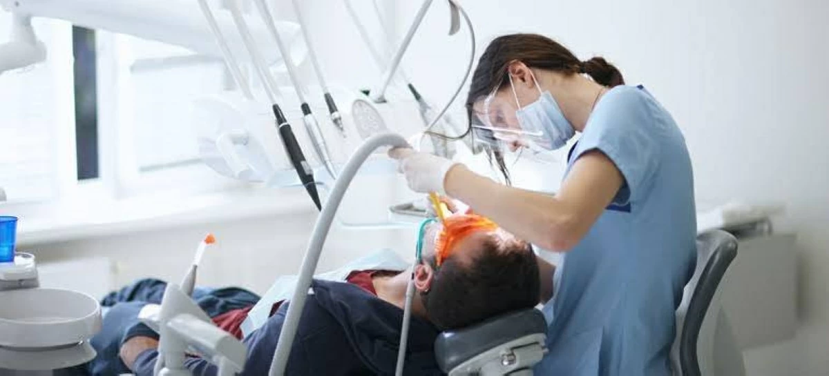 بكتيريا اللثة تُسبب تلفاً خطراً بصمامات القلب.. تعرف إلى ما كشفه العلماء