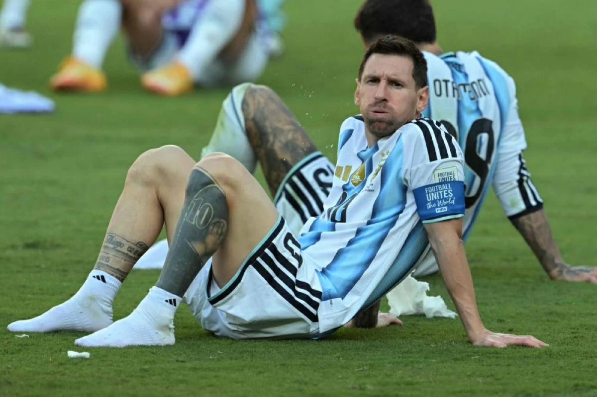 بيليه بالألقاب.. وميسي بالأرقام.. من يستحق عرش التاريخ؟