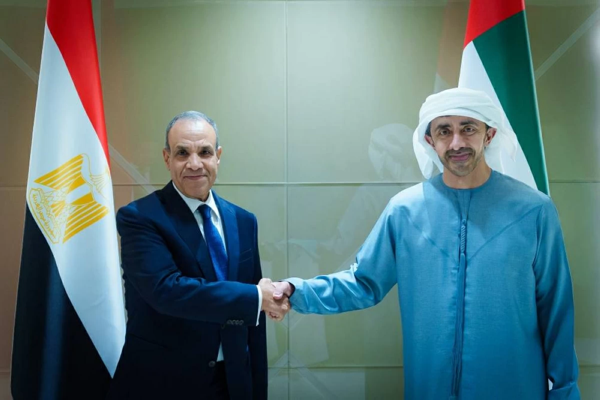عبدالله بن زايد يستقبل وزير خارجية مصر ويبحثان التطورات الإقليمية