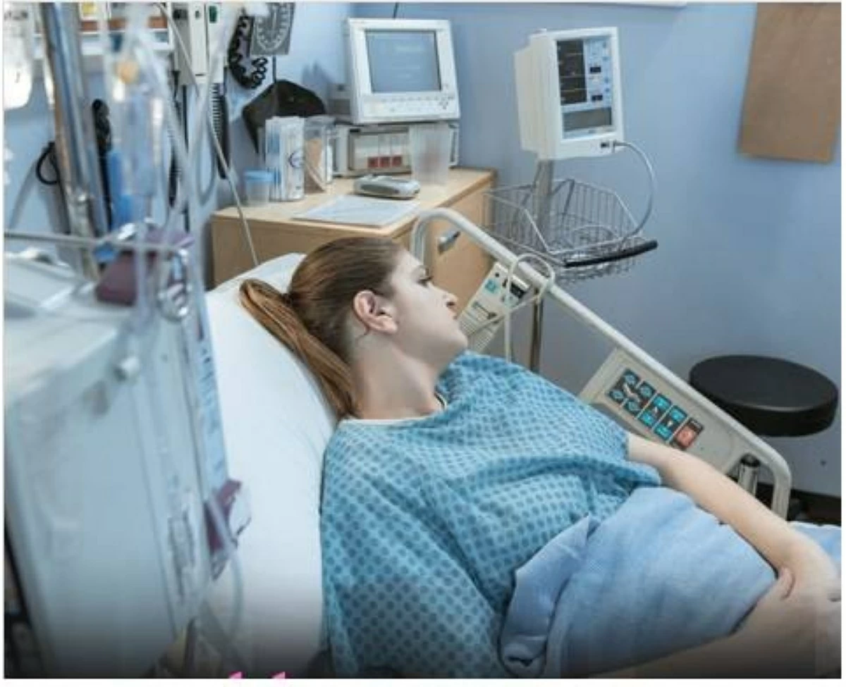 دخلت العمليات لعلاج الكاحل.. وخرجت بلا أربعة أضراس