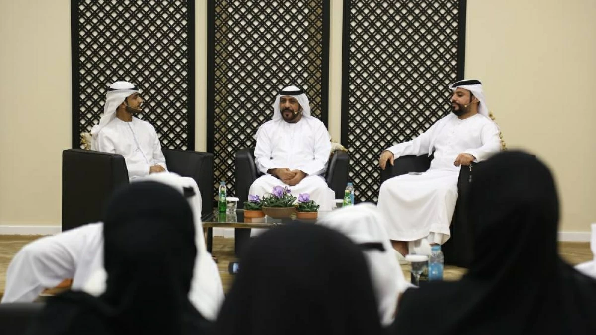 خلال إحدى الأمسيتين