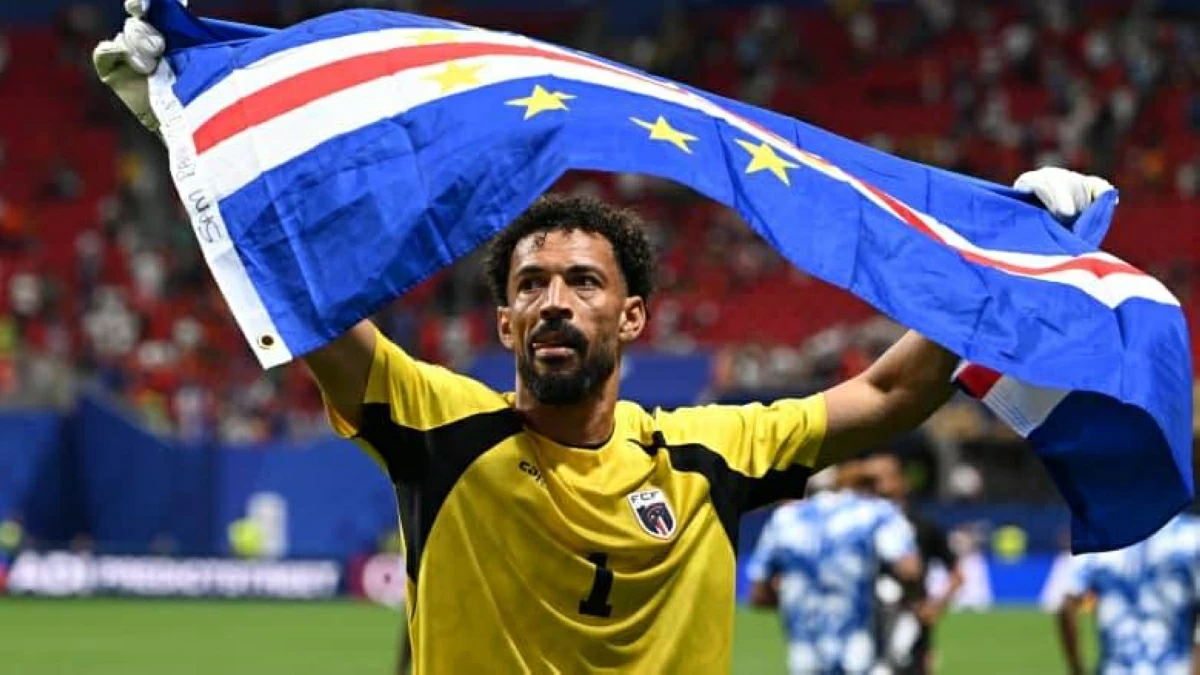 حارس بدون ناد يقود التشكيلة المثالية لكأس العالم
