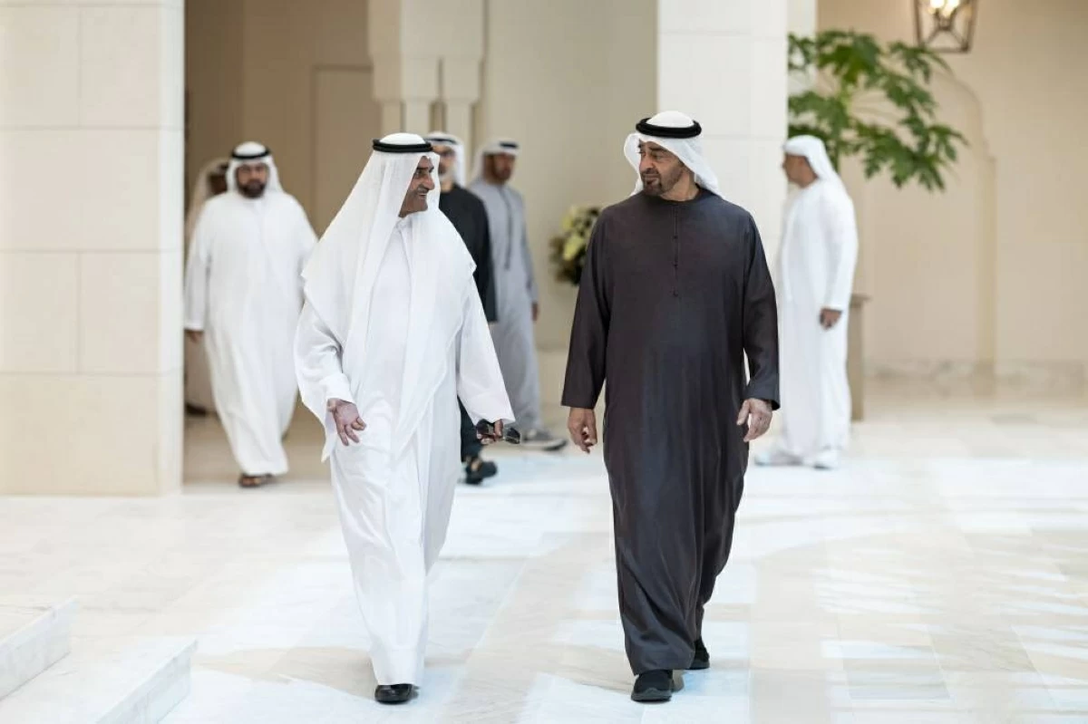 محمد بن زايد وحمد الشرقي يبحثان شؤون الوطن والمواطن (فيديو)