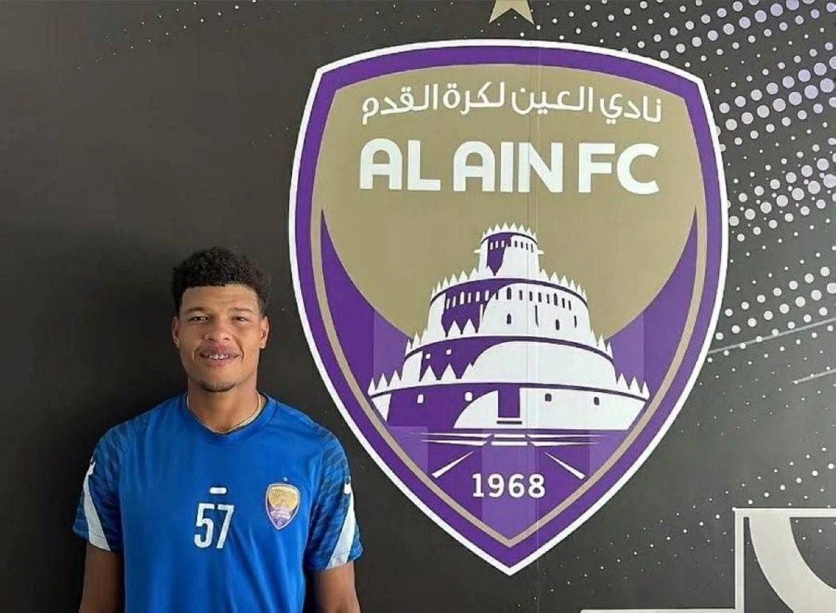 برونو بيتانكور أمام شعار العين