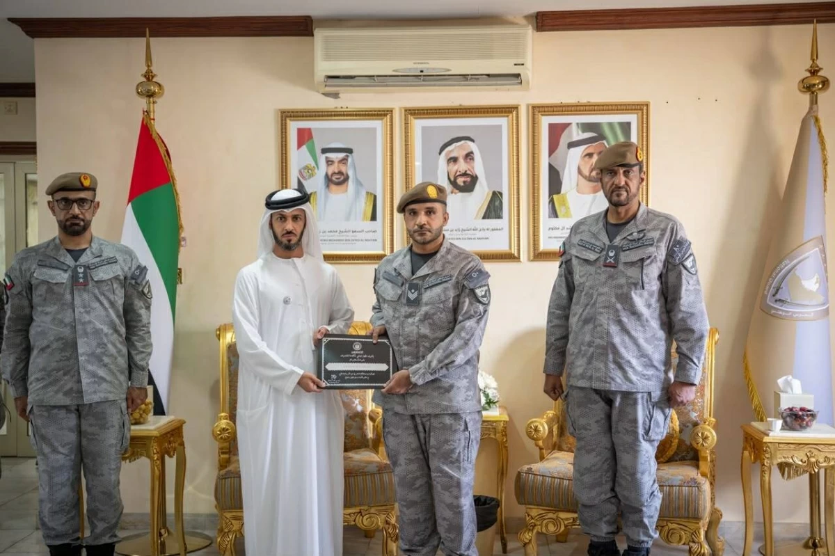 مجموعة من حرس السواحل تقبض على مهربي مواد مخدرة