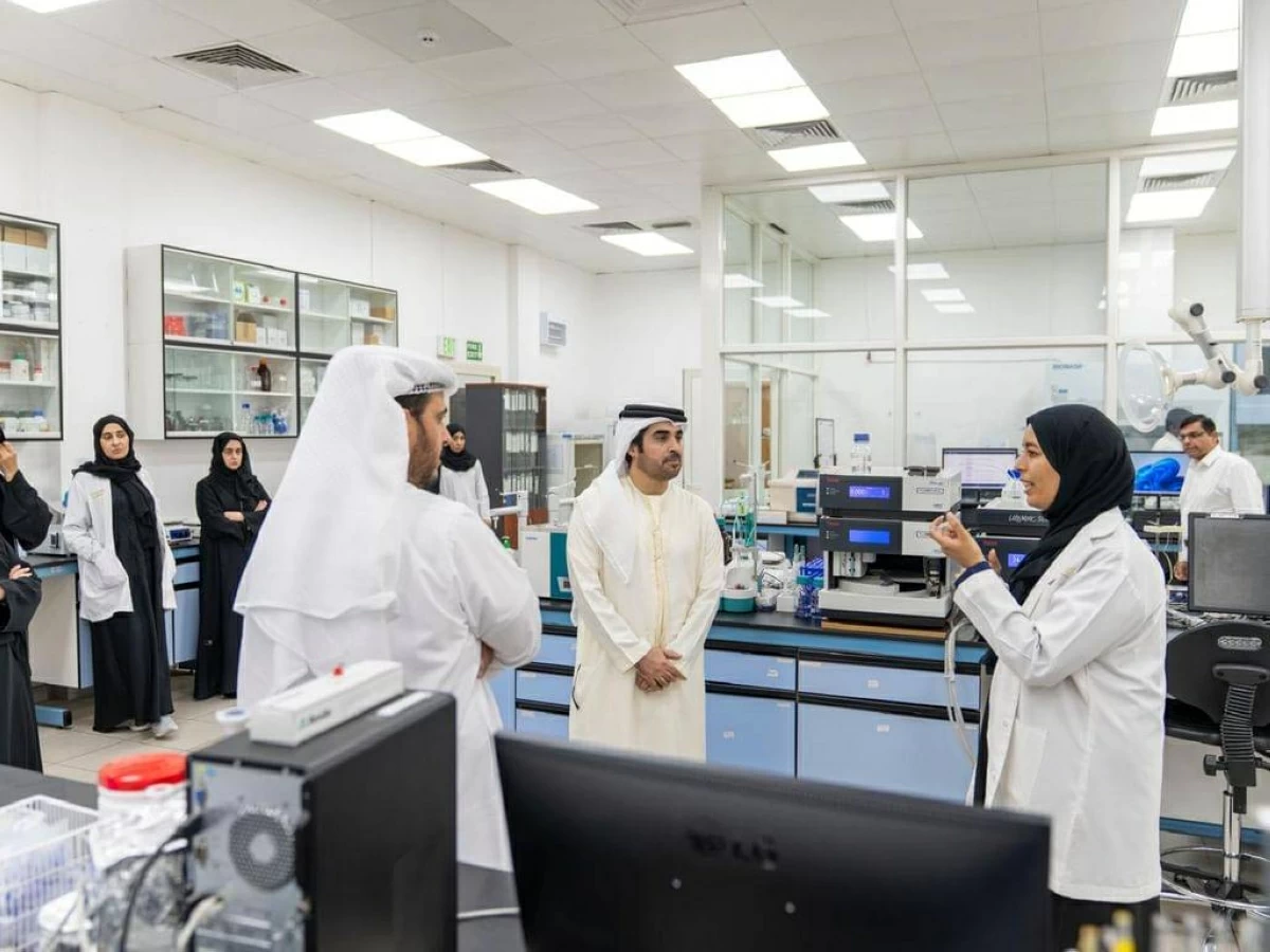 مدير بلدية عجمان يؤكد أهمية المختبرات في تعزيز سلامة المجتمع