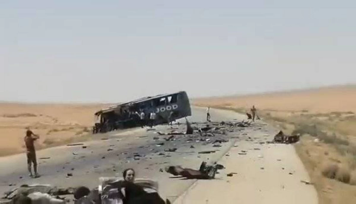 تصادم حافلتين يخلف عشرات القتلى والجرحى في السخنة بسوريا (فيديو)