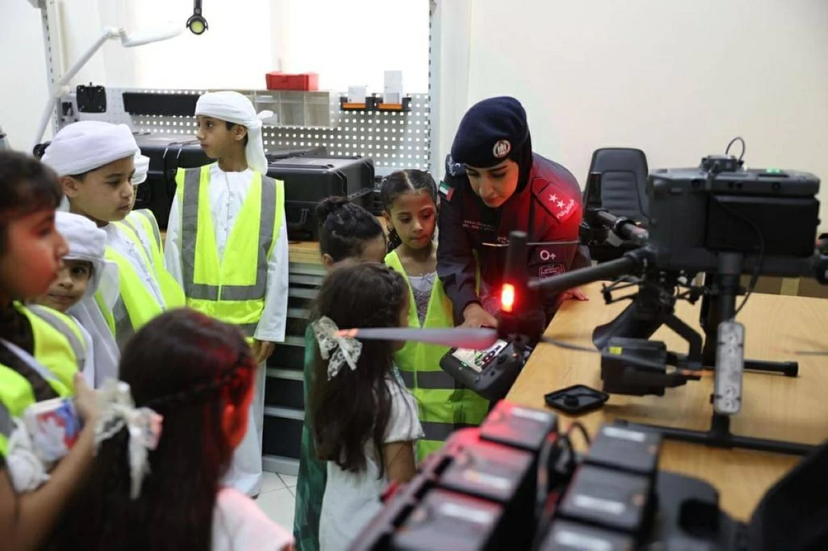 طيران شرطة أبوظبي ينظم مبادرة «أجيالنا في الميدان»
