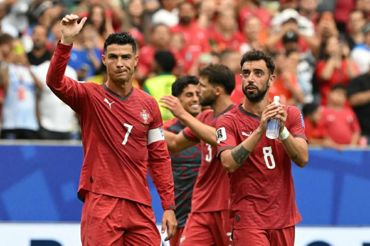 برونو فيرنانديز مع  رونالدو أثناء المونديال 