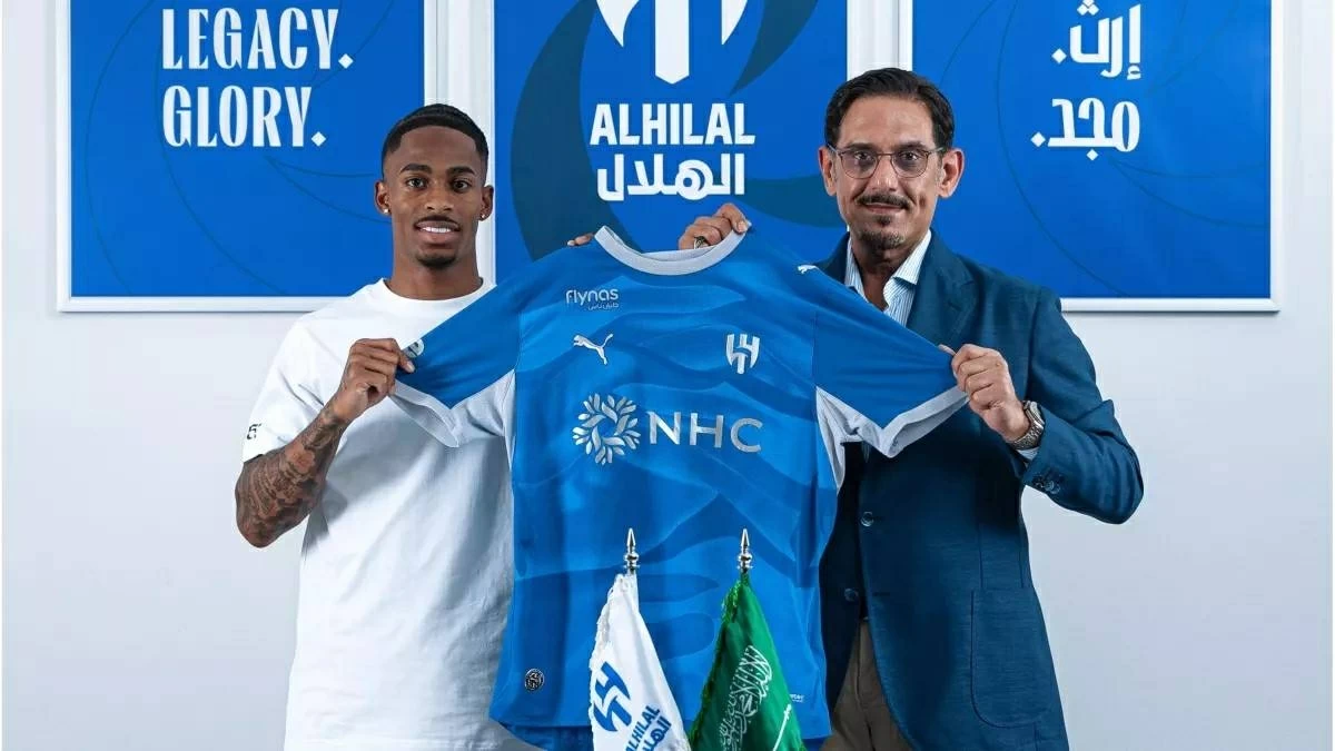 سمرفيل يحمل قميص الهلال