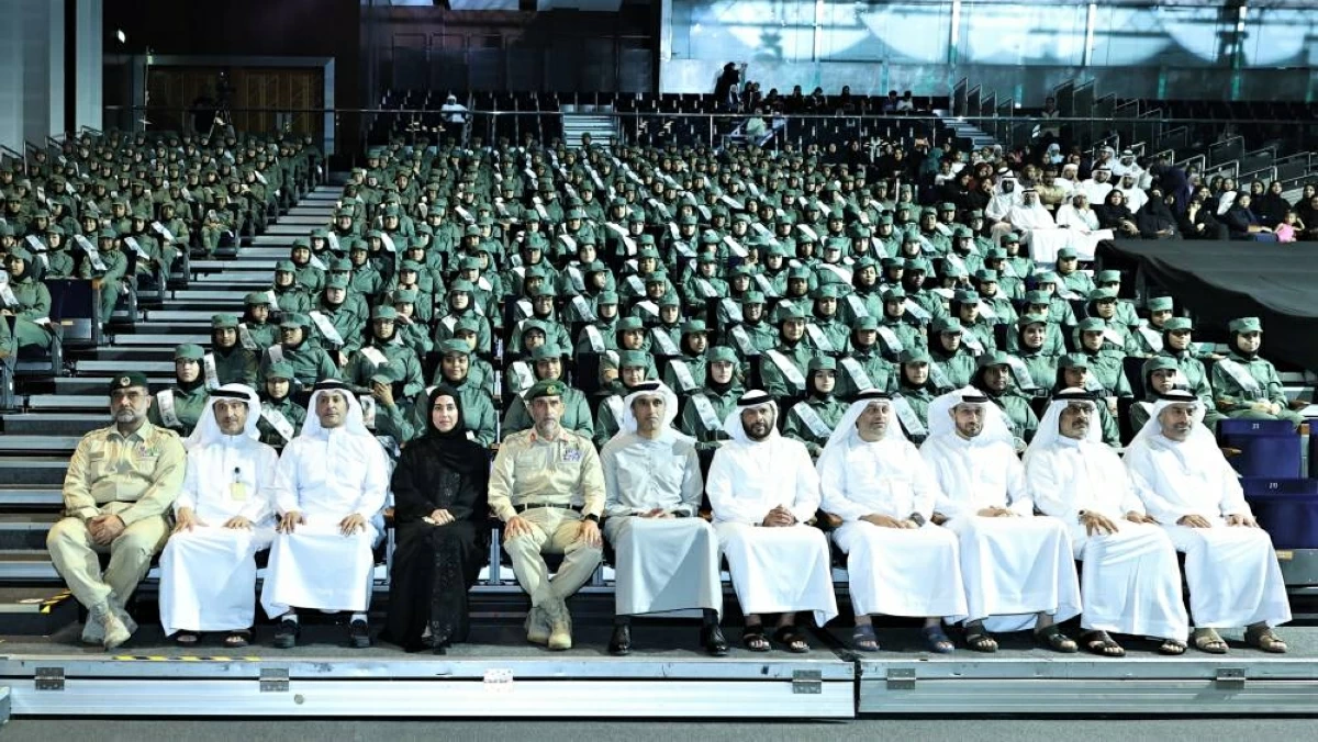 شرطة دبي تخرج 1402 من «البرنامج الصيفي الطلابي»