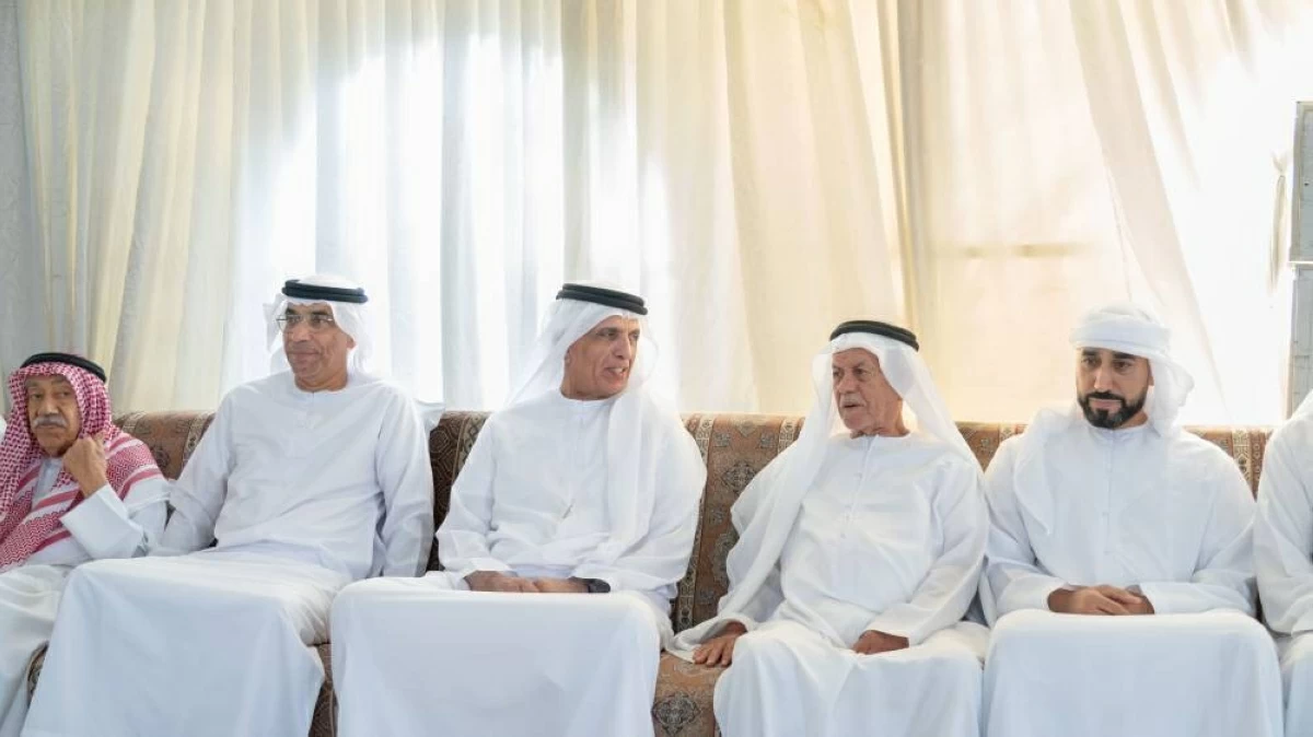 سعود بن صقر يعزّي في وفاة أحمد سالم العلي