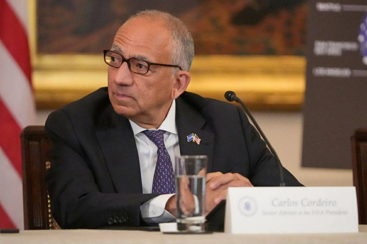 أزمة تضرب فيفا..استقالة مستشار إنفانتينو وتصاعد التهديد بمقاطعة كأس العالم
