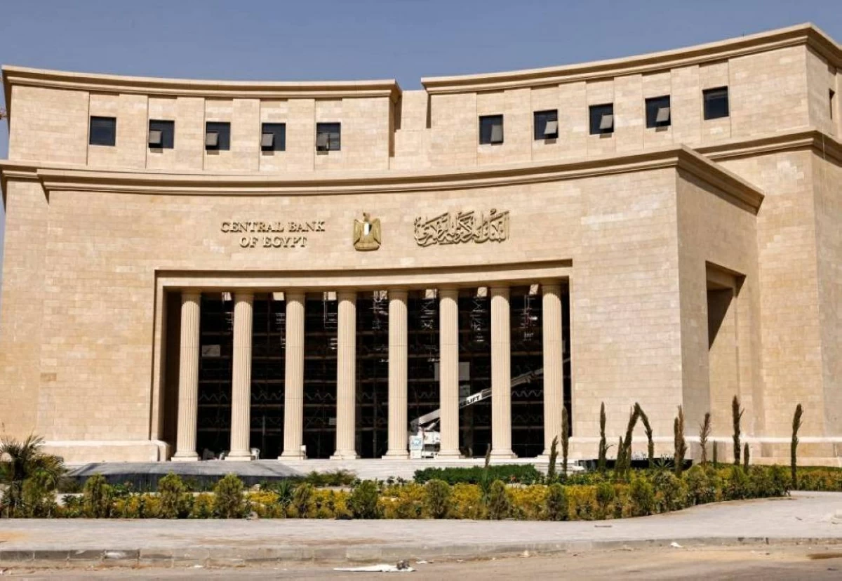«المركزي المصري» يطلق مبادرة لتمكين العاملين بالخارج من تحديث بياناتهم المصرفية عبر القنصليات والسفارات