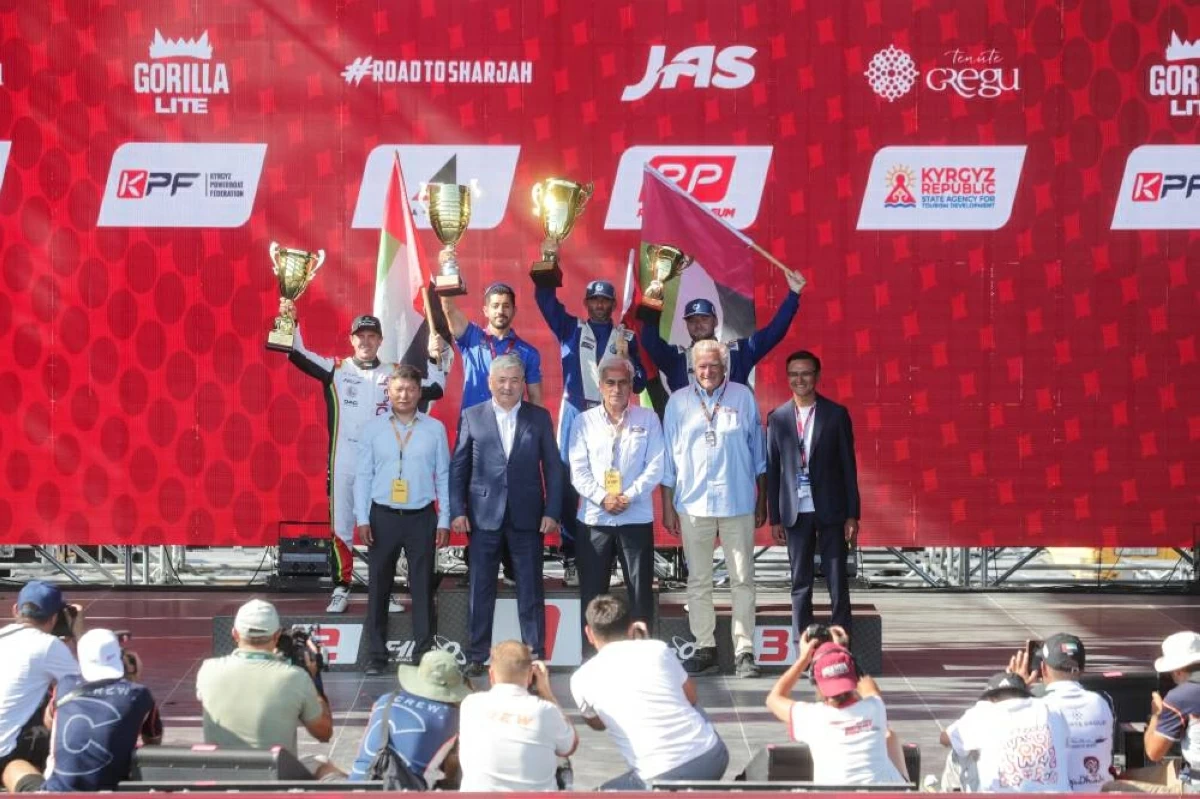علم الإمارات يرفرف على منصة التتويج