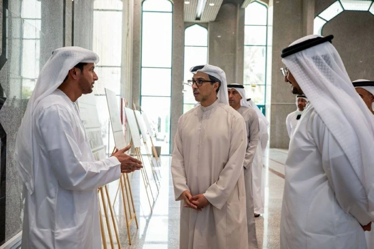 منصور بن زايد: ما نملكه من أعشاب وطب تقليدي إرث وطني يستحق التوثيق