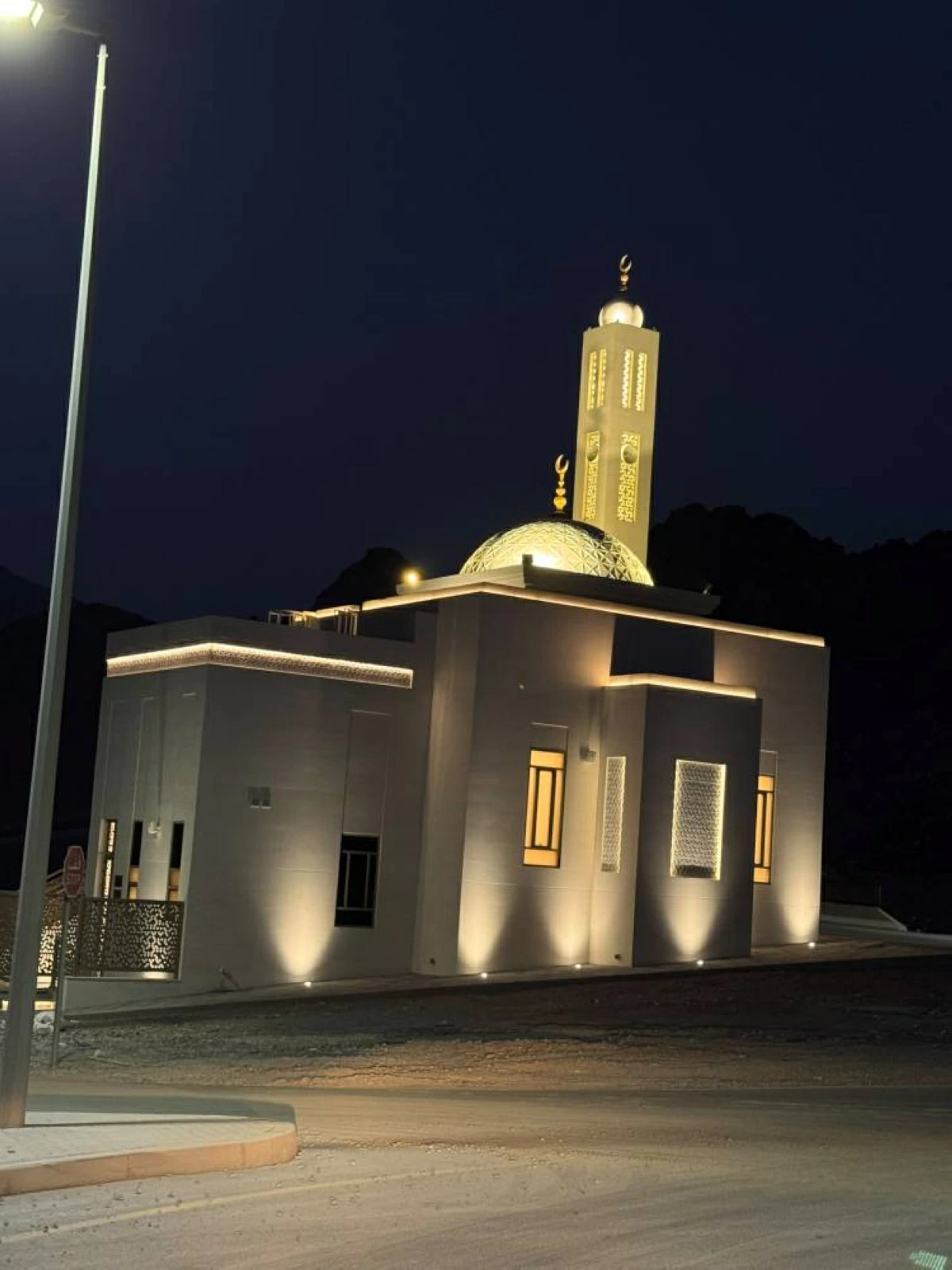 مسجد شيص الجديد.. منارة عمرانية لأهالي المنطقة في خورفكان