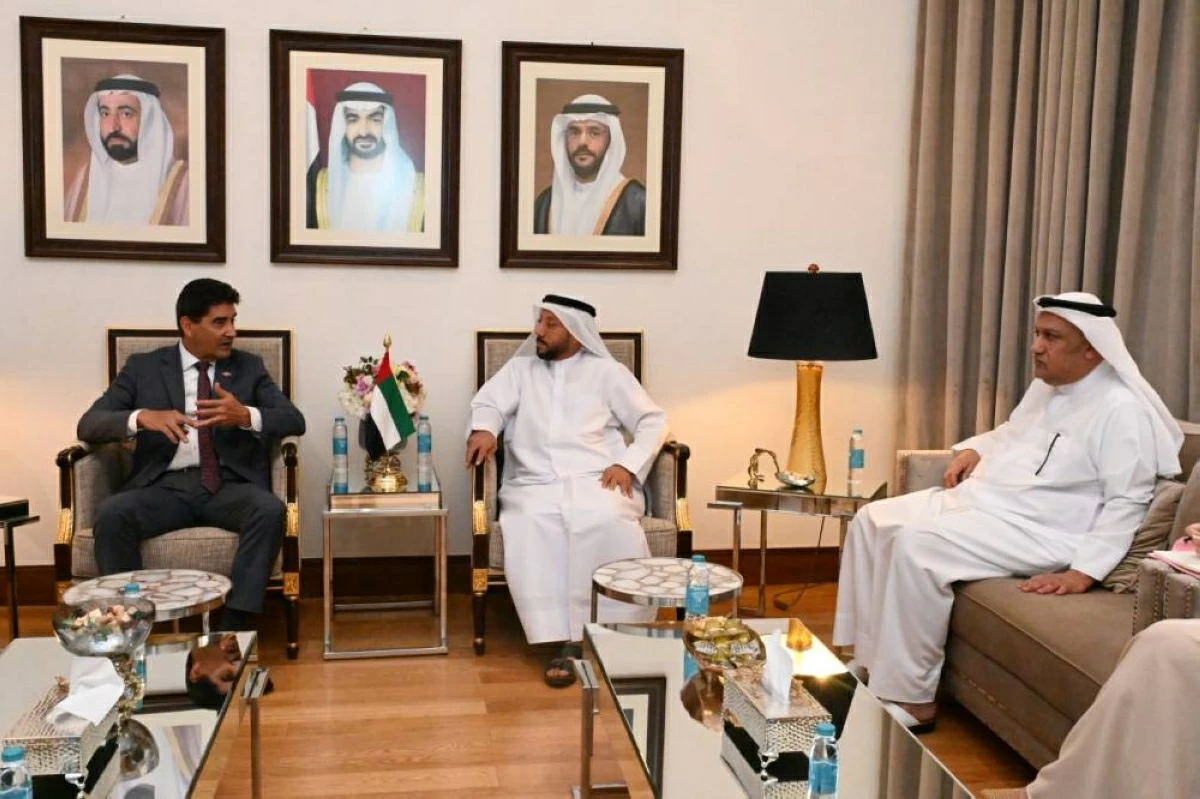 عبدالله العويس يلتقي سفير الدومينيكان بحضور محمد العوضي