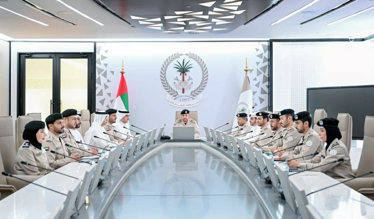 مجلس القيادة في شرطة الشارقة يستعرض منظومة الابتكار وجودة الخدمات