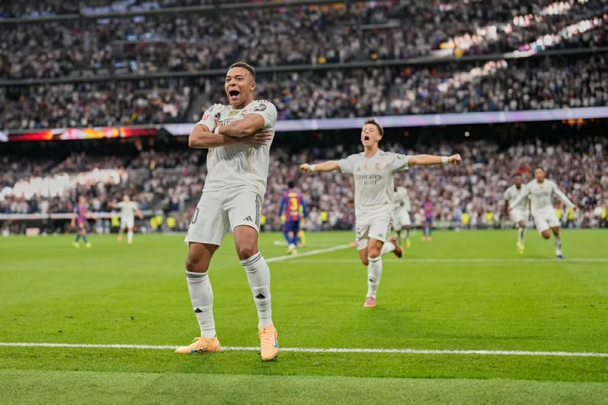 مبابي يحتفل بهدف في الكلاسيكو الموسم الماضي 