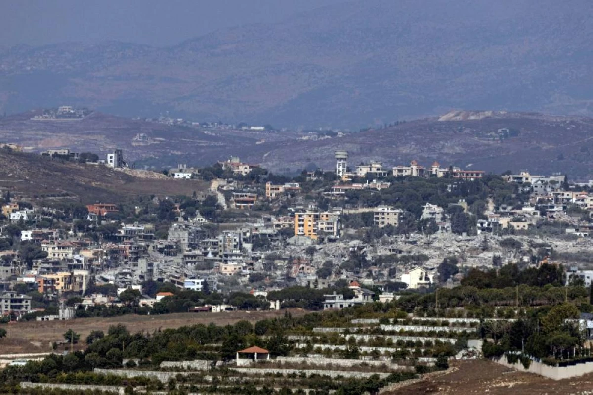 (ا ف ب) صورة ملتقطة من قعقاعية الجسر تظهر الدمار الذي لحق ببلدة كفر تبنِت