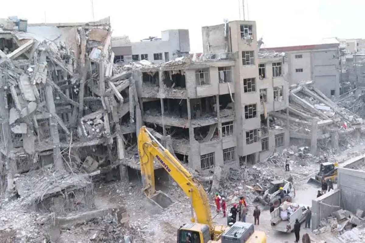 مجمعات سكنية تحولت إلى أنقاض جرّاء القصف الأمريكي الإسرائيلي على شرق طهران