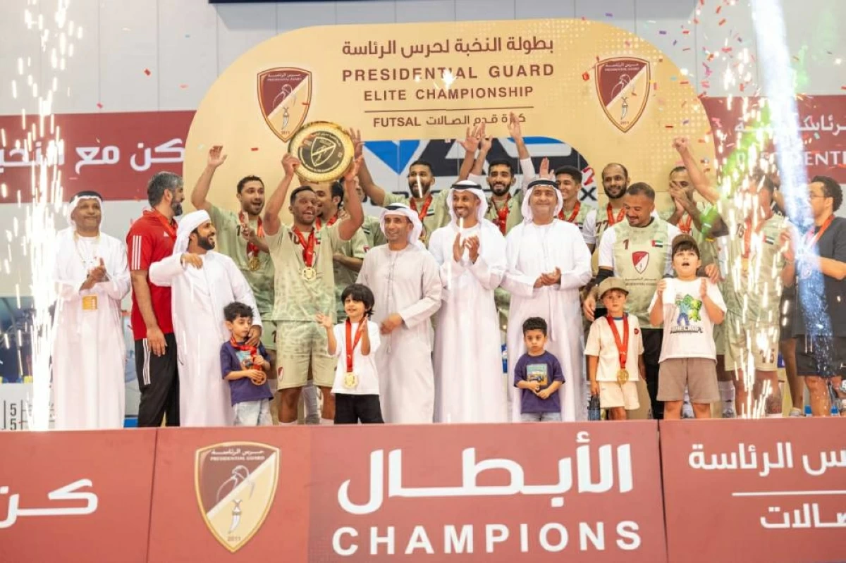 يعقوب آل علي ومحمد بن هزام يتوجان لاعبي الفريق البطل( تصوير:أحمد المراشدة)