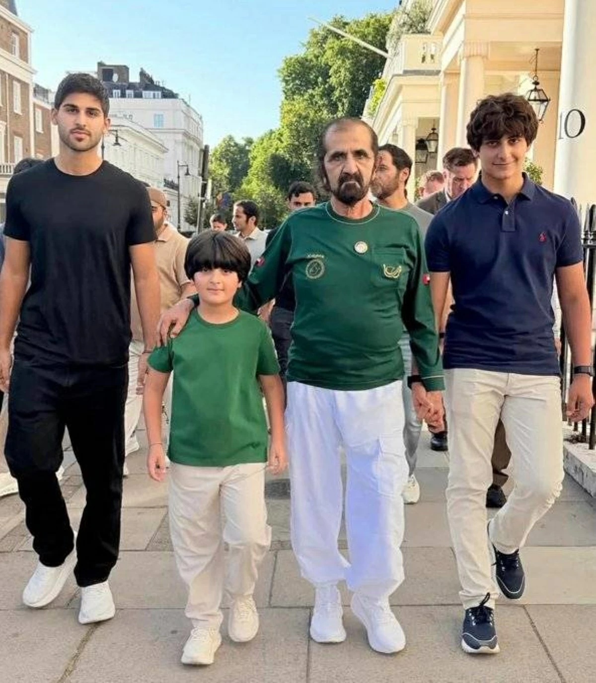 محمد بن راشد: أعظم استثمار في الإجازات عدد اللحظات التي نصنعها مع عائلاتنا