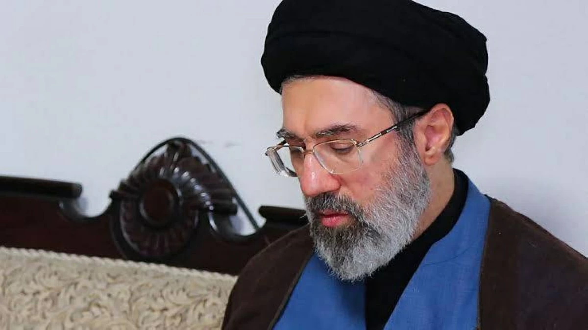 مجتبى خامنئي يستبدل قيادات الجيش والحرس الثوري والباسيج