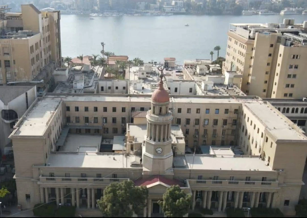 جامعة القاهرة ترمم الساعة والقبة في طب قصر العيني
